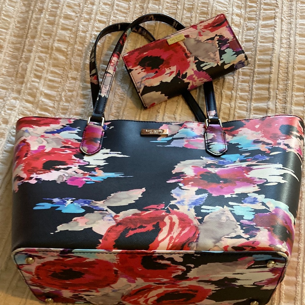 Kate Spade Blurry tote with wallet.